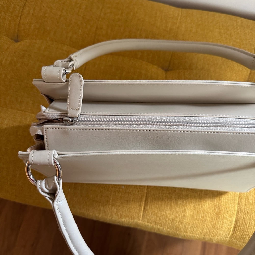 Used Miche vintage classic cream bag .. possibly 1990โs ๐๐ - Picture 6 of 7